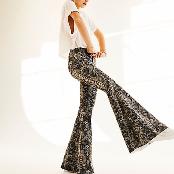 Free People Just float on snake print flares - Picture 4 of 6